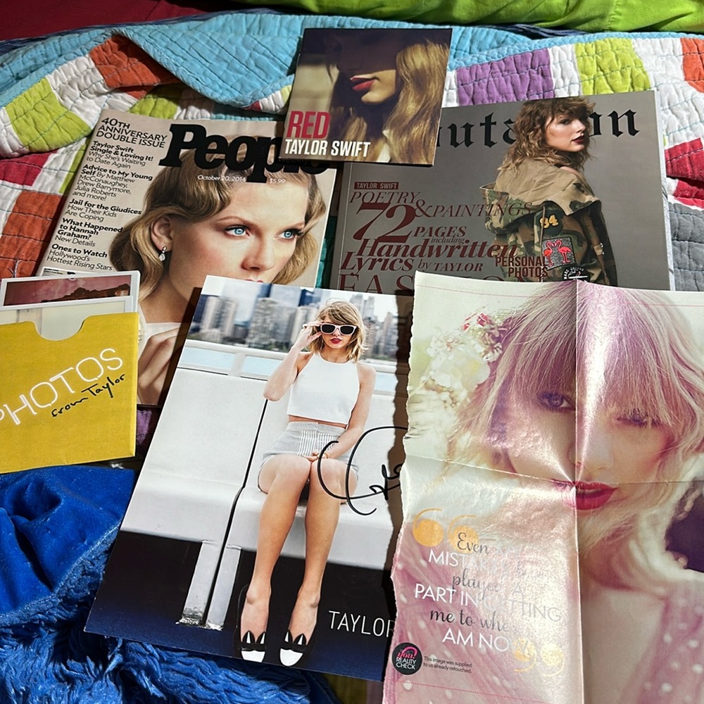 Taylor Swift Merch (SIGNED!)